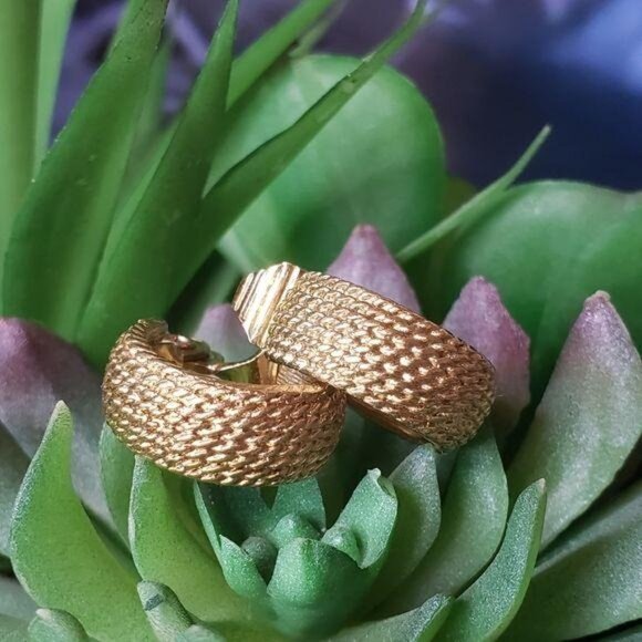 Monet Textured Gold Hoop clip on Earrings For Women vintage classic classy - Picture 7 of 8